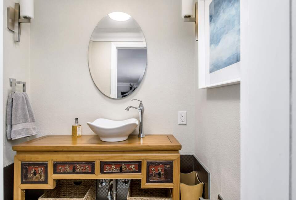 Beautiful Modern Home Walking Distance to Arrowhead Lake and Village - Lake Arrowhead, California