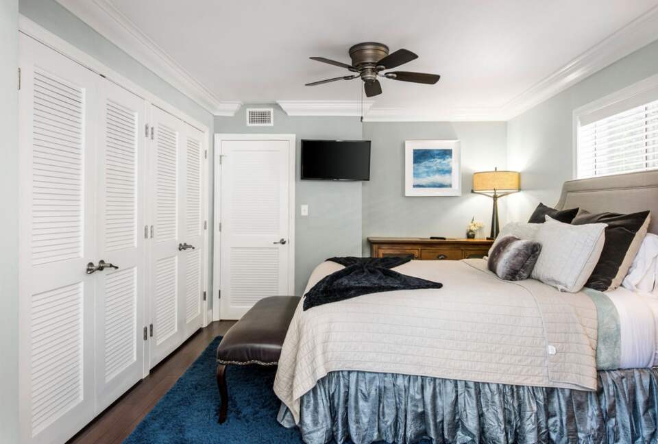 Beautiful Modern Home Walking Distance to Arrowhead Lake and Village - Lake Arrowhead, California