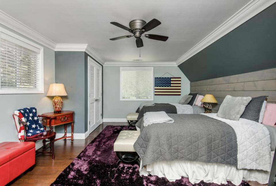 Beautiful Modern Home Walking Distance to Arrowhead Lake and Village - Lake Arrowhead, California