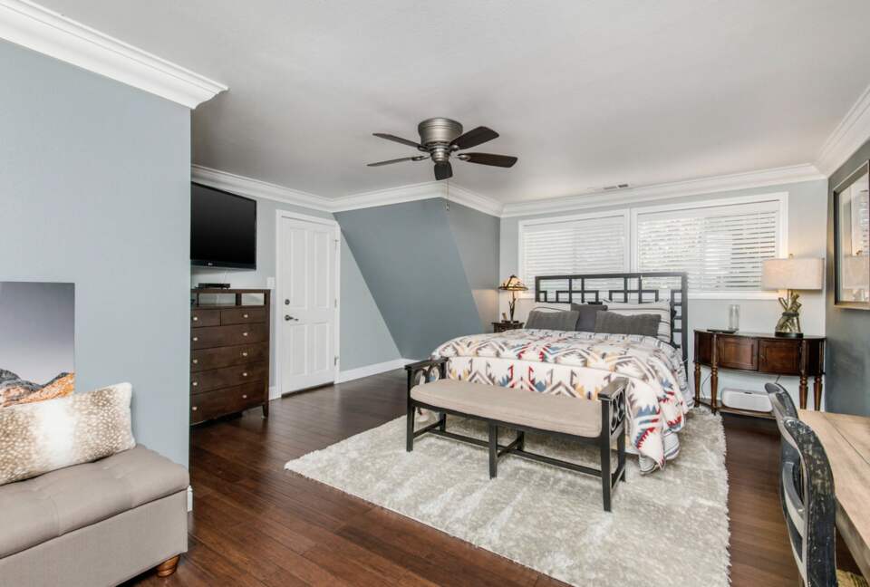 Beautiful Modern Home Walking Distance to Arrowhead Lake and Village - Lake Arrowhead, California