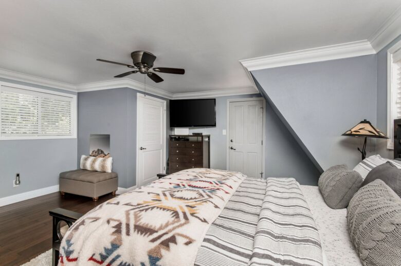 Beautiful Modern Home Walking Distance to Arrowhead Lake and Village - Lake Arrowhead, California