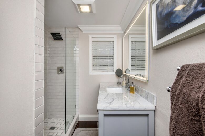 Beautiful Modern Home Walking Distance to Arrowhead Lake and Village - Lake Arrowhead, California