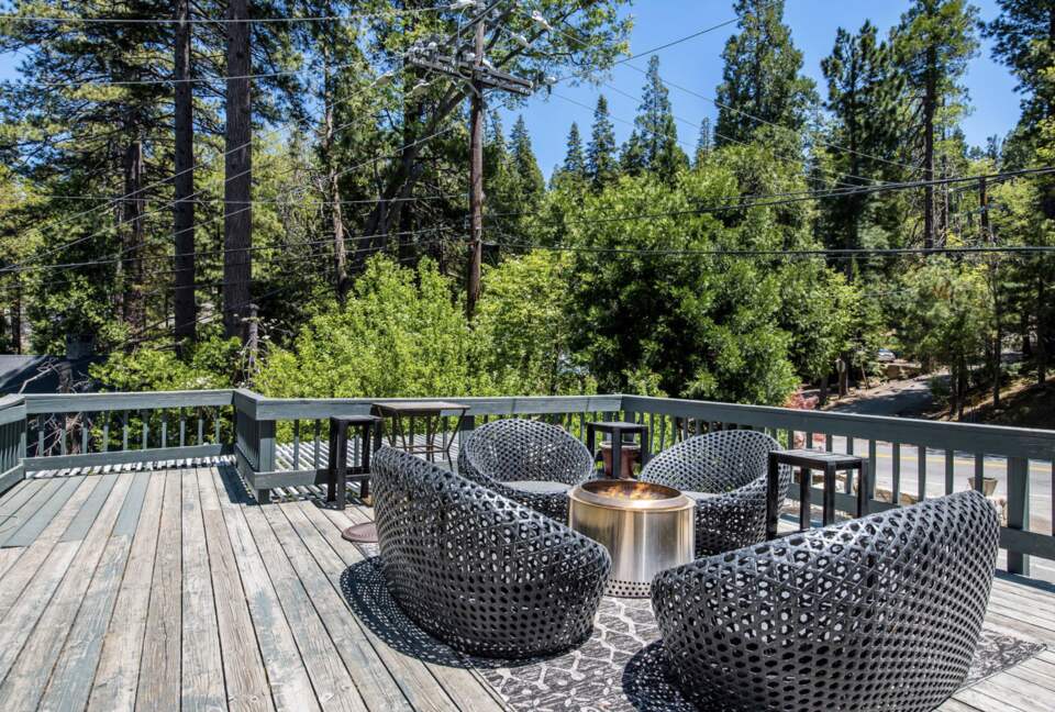 Beautiful Modern Home Walking Distance to Arrowhead Lake and Village - Lake Arrowhead, California