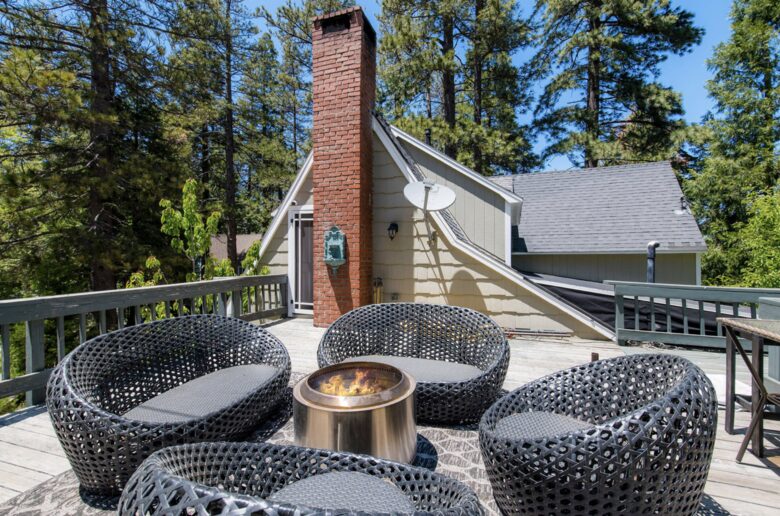 Beautiful Modern Home Walking Distance to Arrowhead Lake and Village - Lake Arrowhead, California