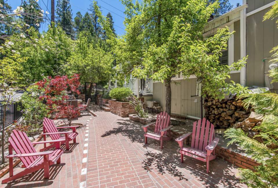 Beautiful Modern Home Walking Distance to Arrowhead Lake and Village - Lake Arrowhead, California