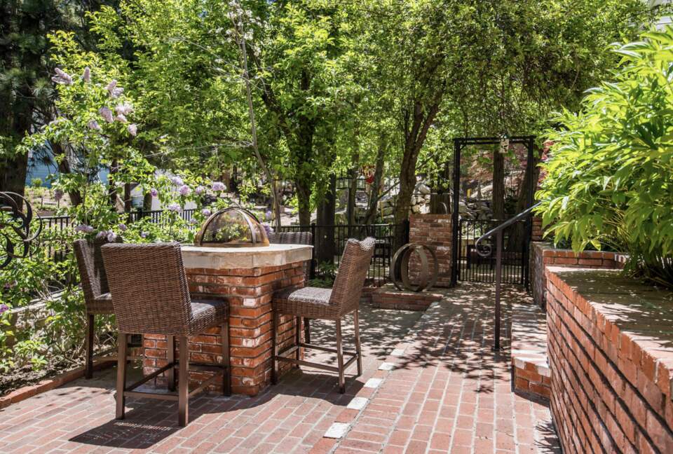 Beautiful Modern Home Walking Distance to Arrowhead Lake and Village - Lake Arrowhead, California