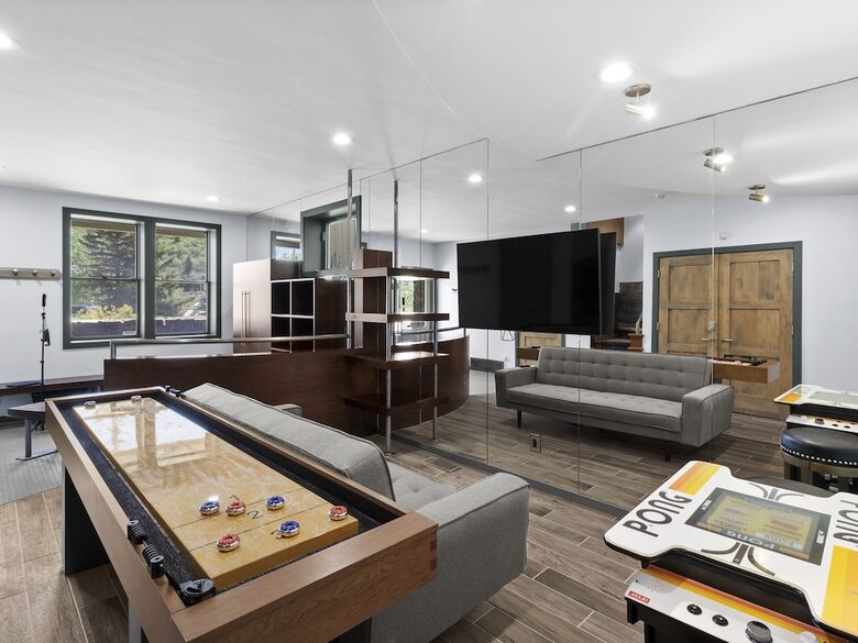 The SnowFun Wine Chalet | Close to Downtown with a Spa, Game Room & Mud Room - Park City, Utah