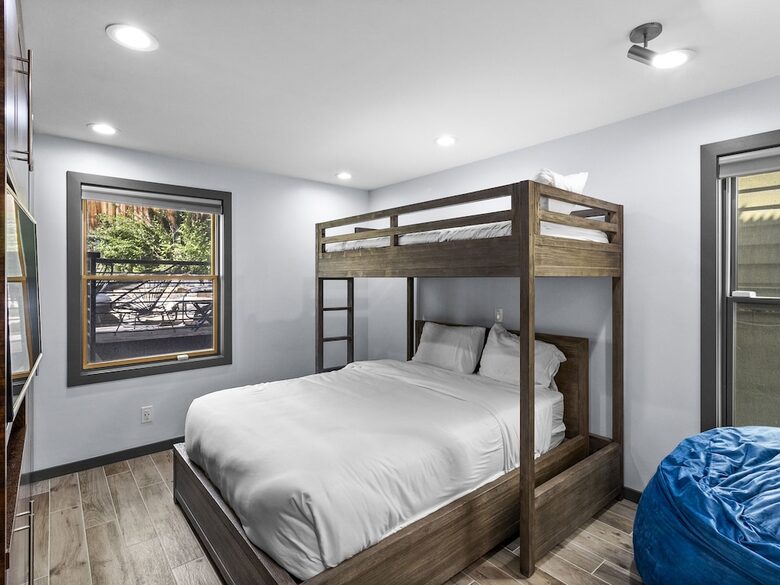 The SnowFun Wine Chalet | Close to Downtown with a Spa, Game Room & Mud Room - Park City, Utah