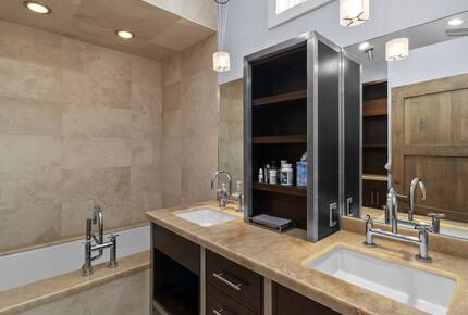 The SnowFun Wine Chalet | Close to Downtown with a Spa, Game Room & Mud Room - Park City, Utah