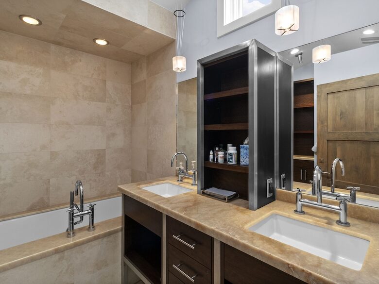 The SnowFun Wine Chalet | Close to Downtown with a Spa, Game Room & Mud Room - Park City, Utah