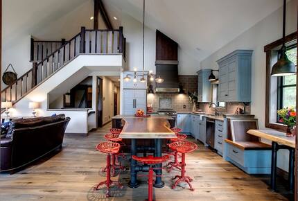 Luxury Lakefront Lodge With Sandy Beach, Hot Tub, Kayak/SUP, Dock - Grand Traverse County, Michigan