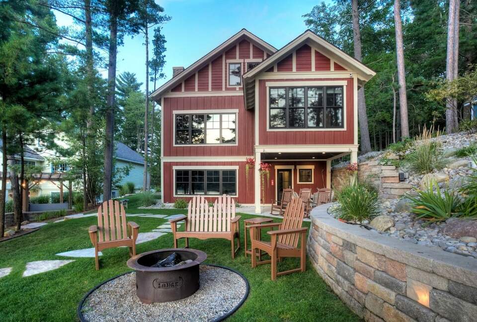 Luxury Lakefront Lodge With Sandy Beach, Hot Tub, Kayak/SUP, Dock - Grand Traverse County, Michigan