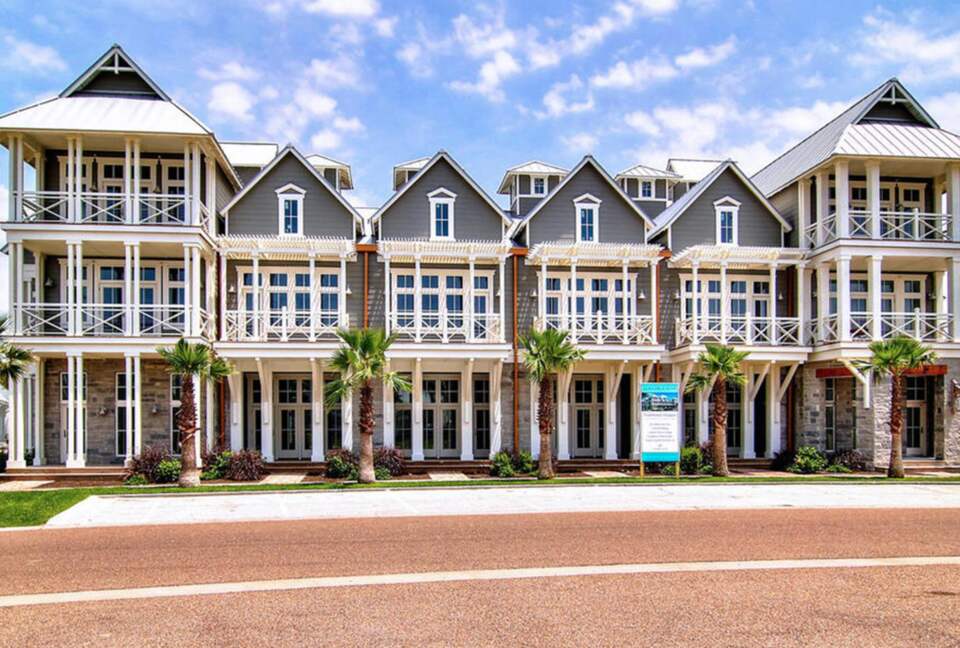 Gorgeous Townhome with Resort-Like Amenities - Port Aransas, Texas