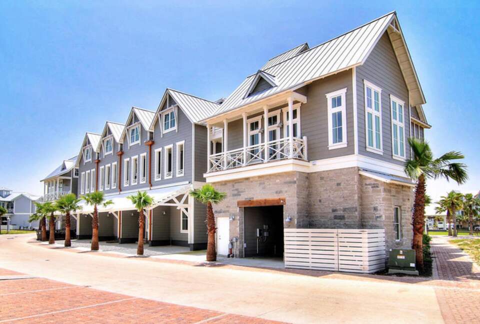 Gorgeous Townhome with Resort-Like Amenities - Port Aransas, Texas