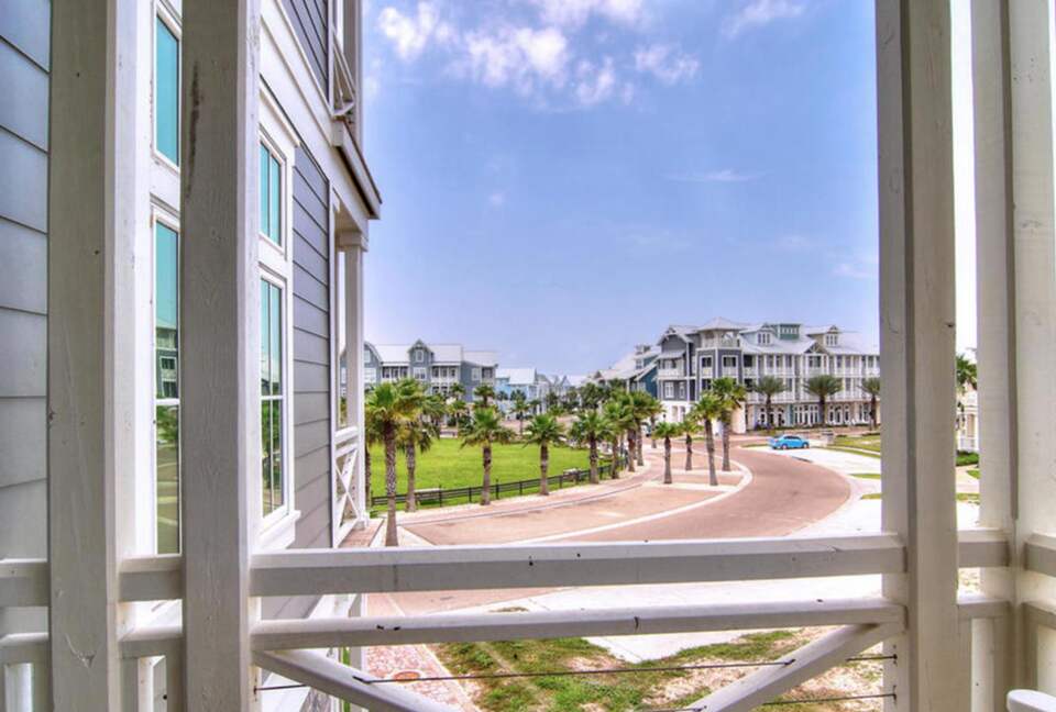 Gorgeous Townhome with Resort-Like Amenities - Port Aransas, Texas