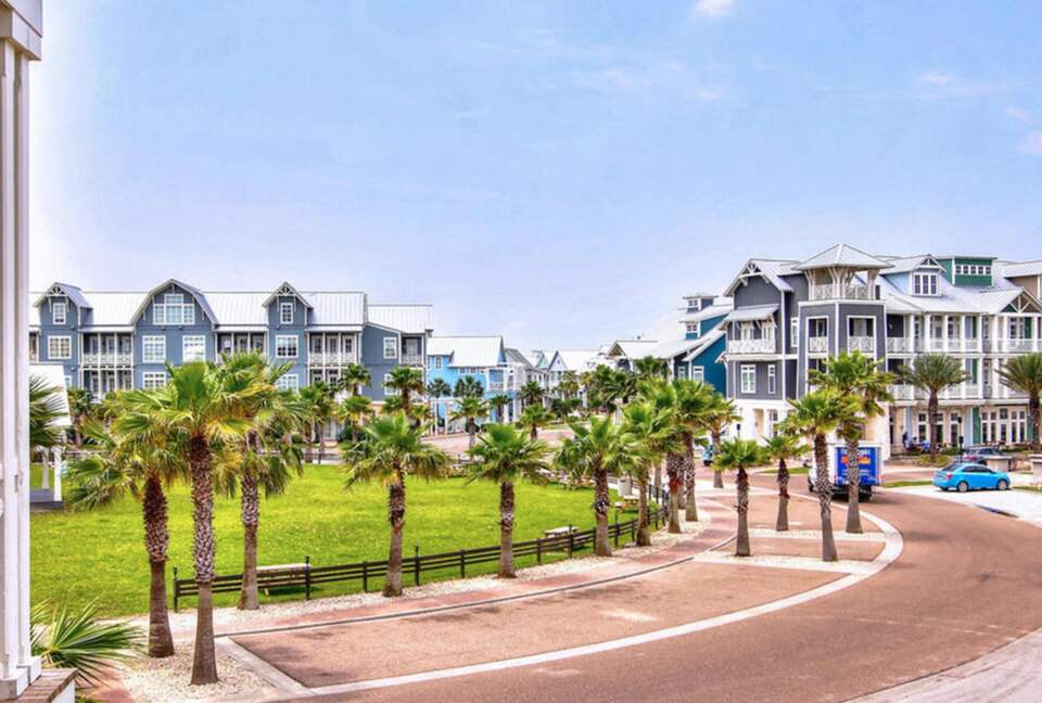 Gorgeous Townhome with Resort-Like Amenities - Port Aransas, Texas