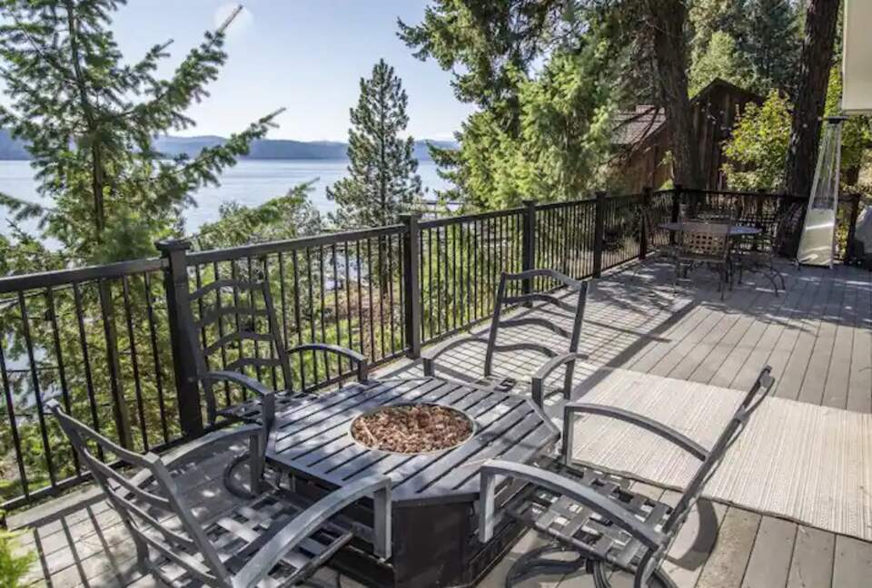 Charming Lakefront Home on Pristine Lake Coeur d' Alene - Coeur d'Alene, Idaho