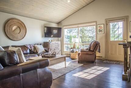 Charming Lakefront Home on Pristine Lake Coeur d' Alene - Coeur d'Alene, Idaho