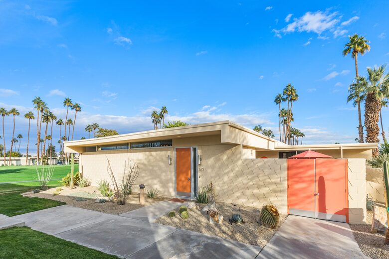 MidCentury Beauty | On golf course with a pool - Palm Springs, California