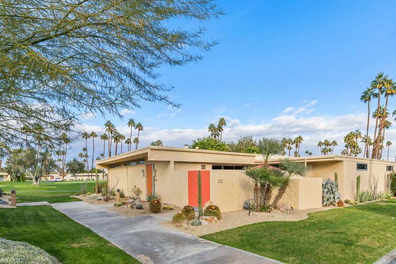MidCentury Beauty | On golf course with a pool - Palm Springs, California