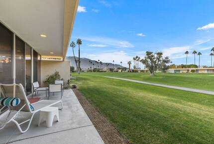 MidCentury Beauty | On golf course with a pool - Palm Springs, California