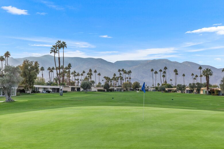 MidCentury Beauty | On golf course with a pool - Palm Springs, California