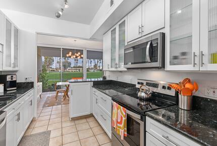 MidCentury Beauty | On golf course with a pool - Palm Springs, California