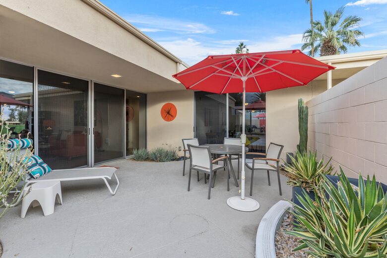 MidCentury Beauty | On golf course with a pool - Palm Springs, California