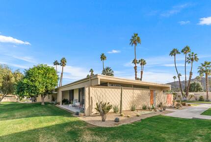 MidCentury Beauty | On golf course with a pool - Palm Springs, California