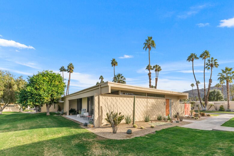 MidCentury Beauty | On golf course with a pool - Palm Springs, California