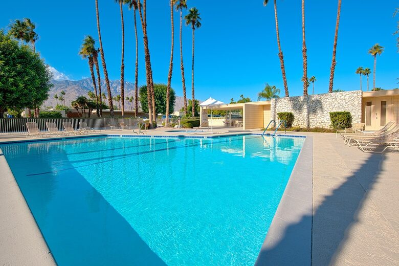 MidCentury Beauty | On golf course with a pool - Palm Springs, California