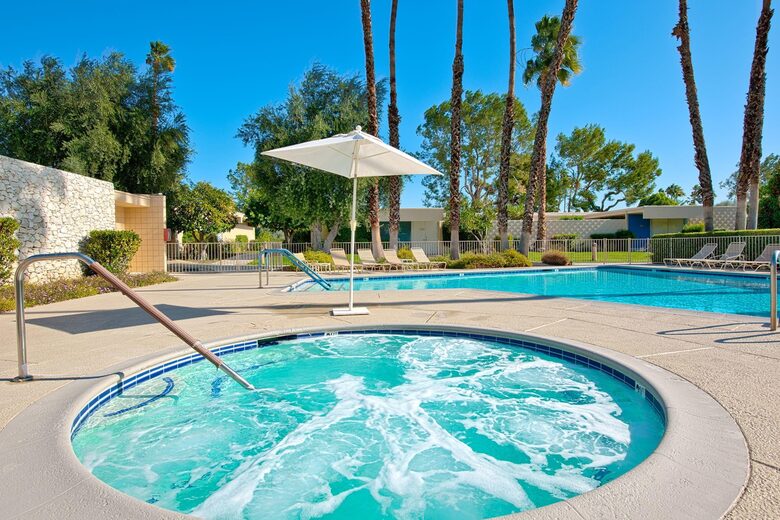 MidCentury Beauty | On golf course with a pool - Palm Springs, California