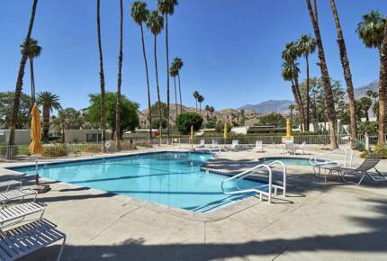 MidCentury Beauty | On golf course with a pool - Palm Springs, California
