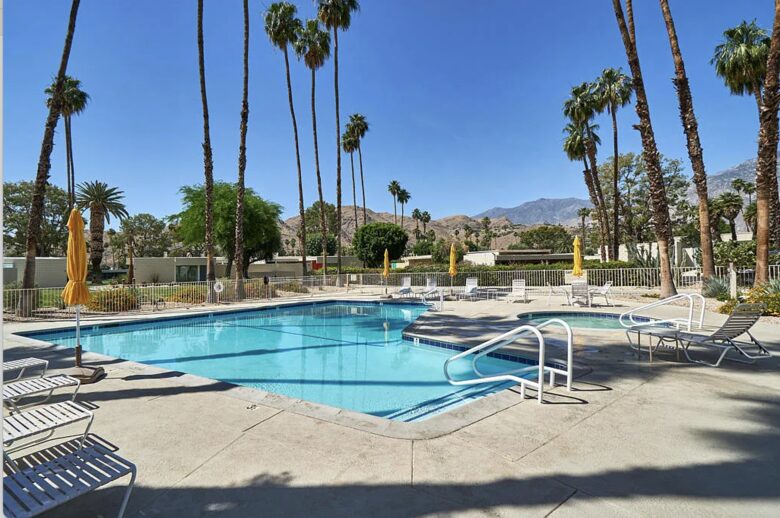 MidCentury Beauty | On golf course with a pool - Palm Springs, California