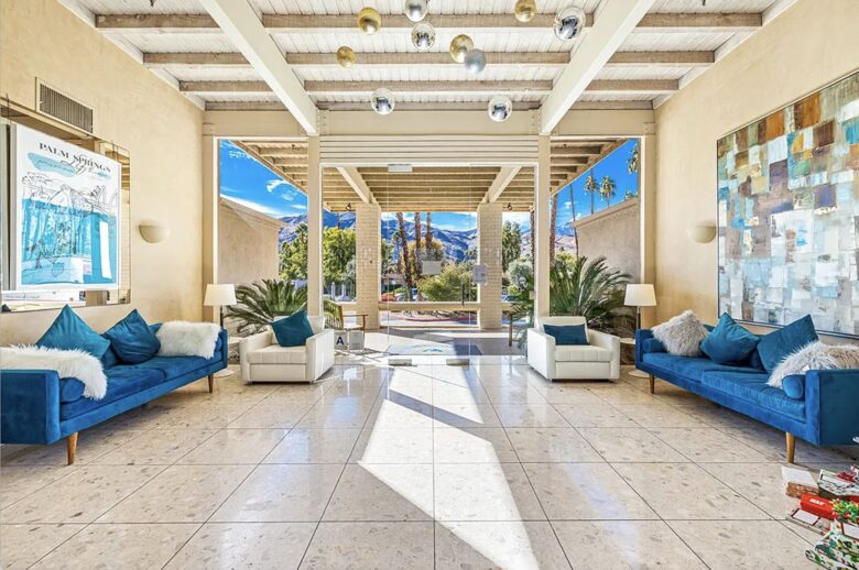 MidCentury Beauty | On golf course with a pool - Palm Springs, California