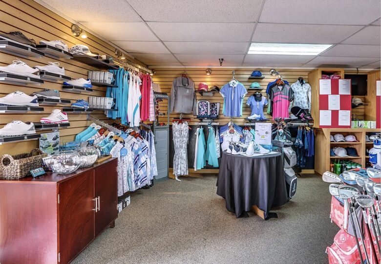 MidCentury Beauty | On golf course with a pool - Palm Springs, California