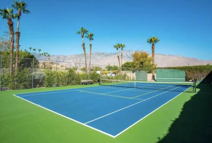 MidCentury Beauty | On golf course with a pool - Palm Springs, California