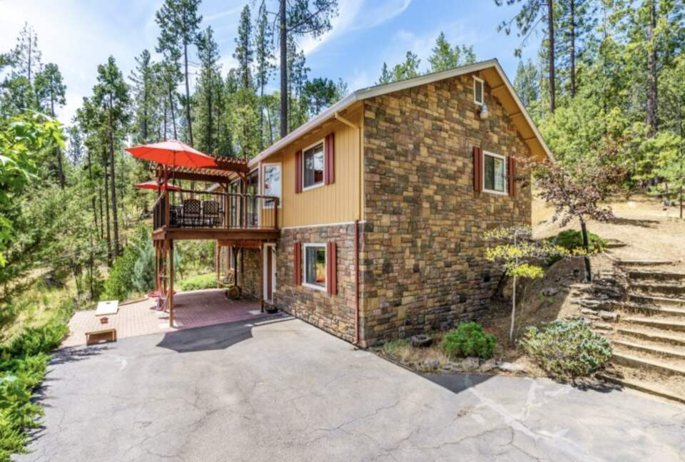 The Happy Place at Yosemite | Outdoor Adventurers Dream with Endless Amenities - Groveland, California