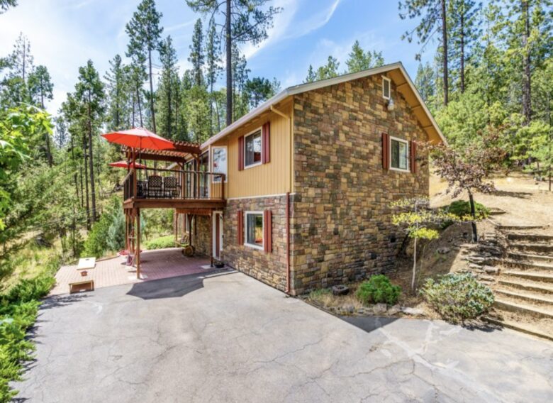 The Happy Place at Yosemite | Outdoor Adventurers Dream with Endless Amenities - Groveland, California