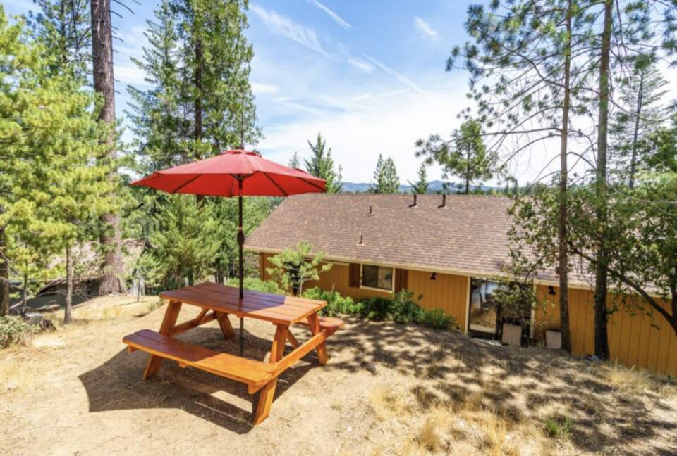 The Happy Place at Yosemite | Outdoor Adventurers Dream with Endless Amenities - Groveland, California