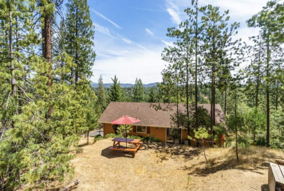 The Happy Place at Yosemite | Outdoor Adventurers Dream with Endless Amenities - Groveland, California