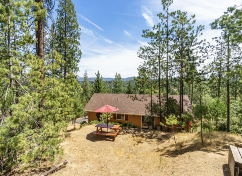 The Happy Place at Yosemite | Outdoor Adventurers Dream with Endless Amenities - Groveland, California