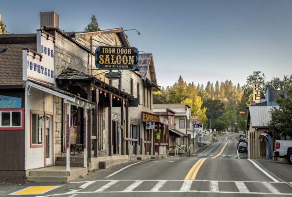 The Happy Place at Yosemite | Outdoor Adventurers Dream with Endless Amenities - Groveland, California