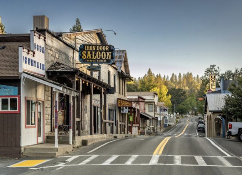 The Happy Place at Yosemite | Outdoor Adventurers Dream with Endless Amenities - Groveland, California