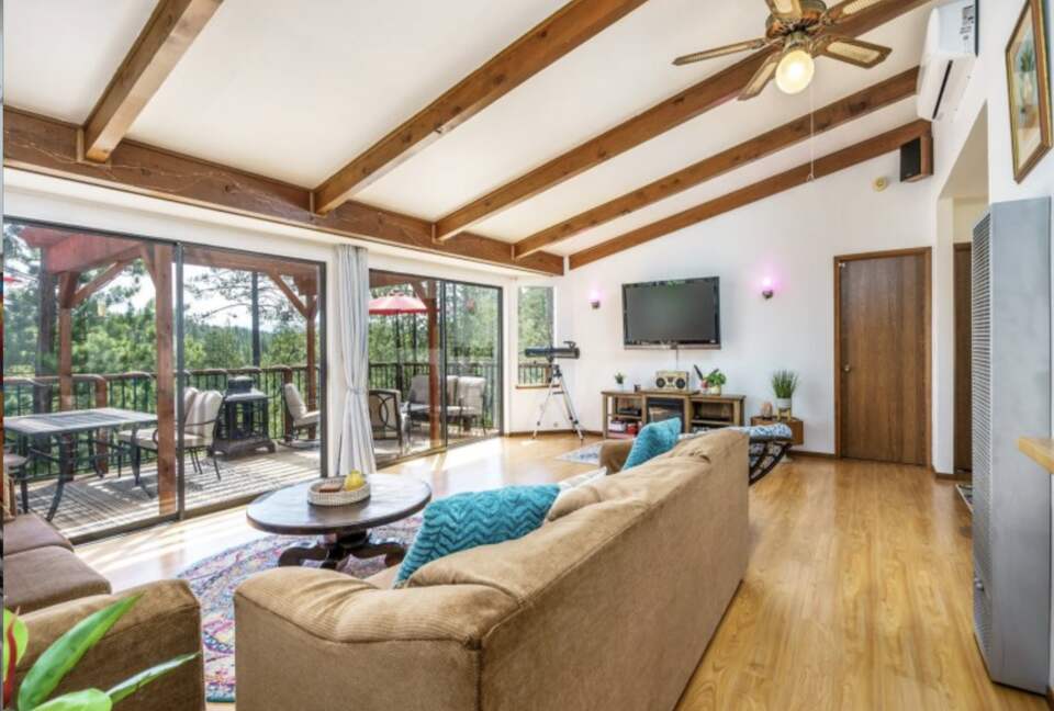 The Happy Place at Yosemite | Outdoor Adventurers Dream with Endless Amenities - Groveland, California