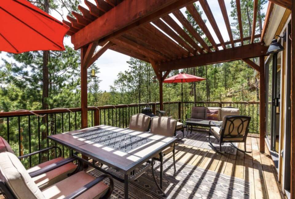 The Happy Place at Yosemite | Outdoor Adventurers Dream with Endless Amenities - Groveland, California