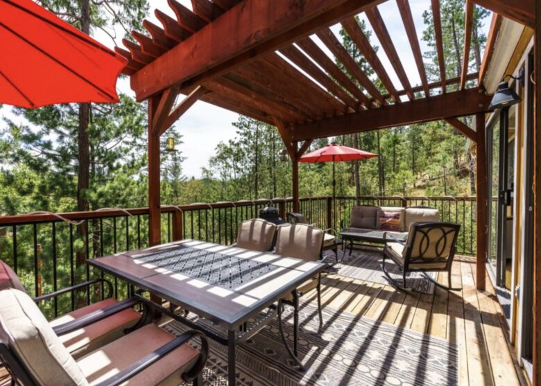 The Happy Place at Yosemite | Outdoor Adventurers Dream with Endless Amenities - Groveland, California