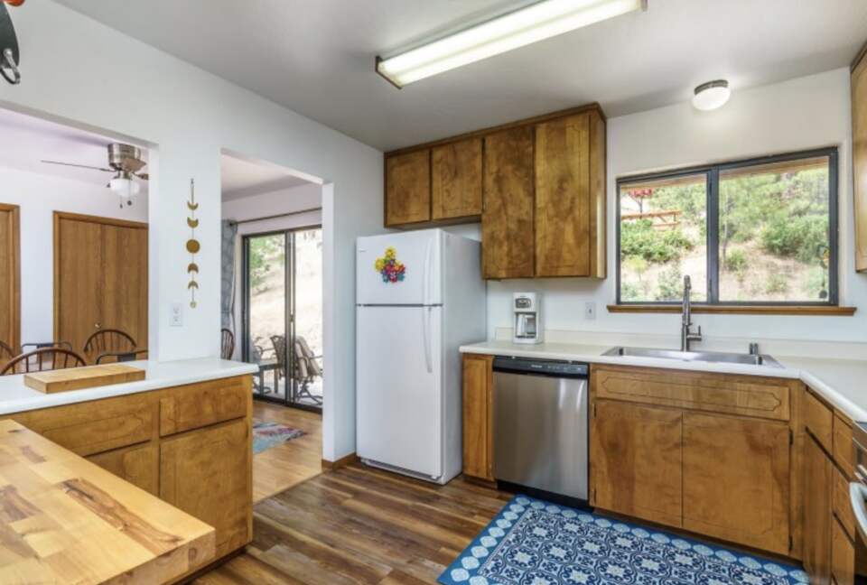 The Happy Place at Yosemite | Outdoor Adventurers Dream with Endless Amenities - Groveland, California