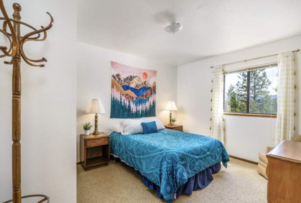 The Happy Place at Yosemite | Outdoor Adventurers Dream with Endless Amenities - Groveland, California