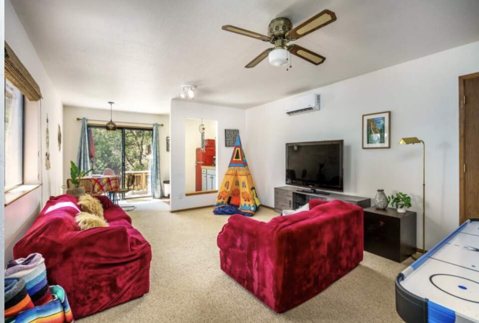 The Happy Place at Yosemite | Outdoor Adventurers Dream with Endless Amenities - Groveland, California